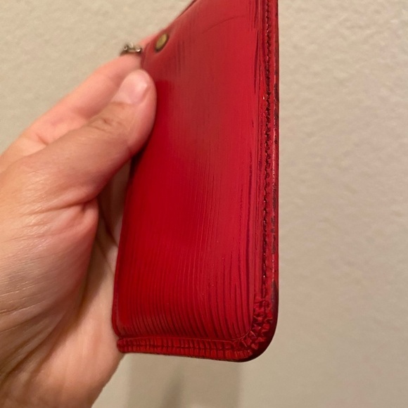 LOUIS VUITTON RED EPI KEY CLES KEY CHAIN​​​​​​ - Picture 4 of 10